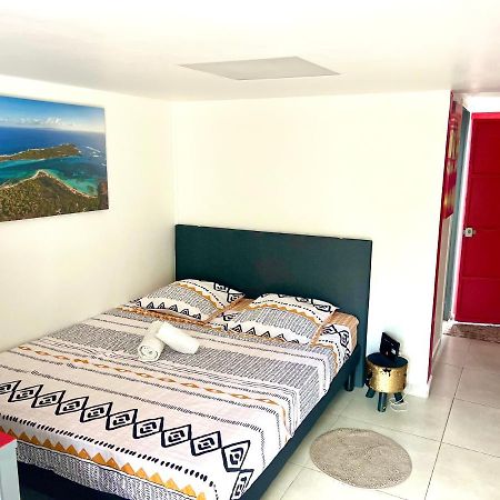 Petit Chalet Baie-Mahault Bagian luar foto